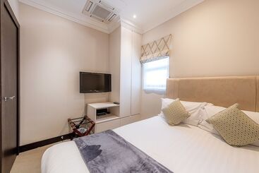 130 Queen S Gate Apartments