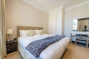 130 Queen S Gate Apartments