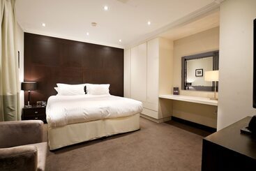 130 Queen S Gate Apartments
