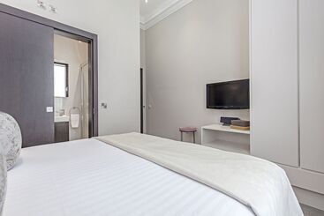 130 Queen S Gate Apartments