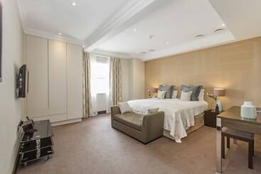 130 Queen S Gate Apartments
