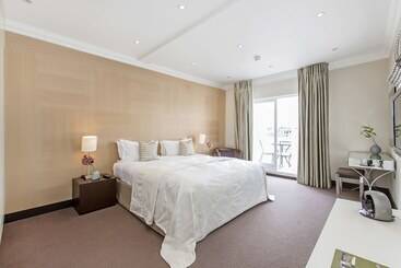 130 Queen S Gate Apartments