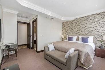 130 Queen S Gate Apartments