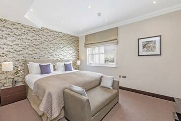 130 Queen S Gate Apartments
