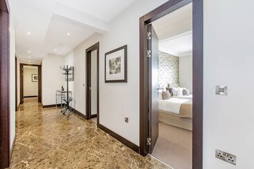 130 Queen S Gate Apartments