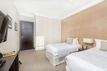 130 Queen S Gate Apartments