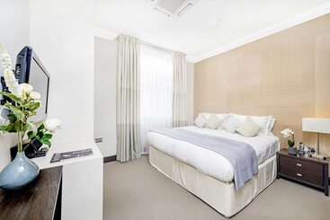130 Queen S Gate Apartments