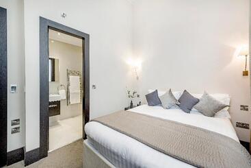 130 Queen S Gate Apartments