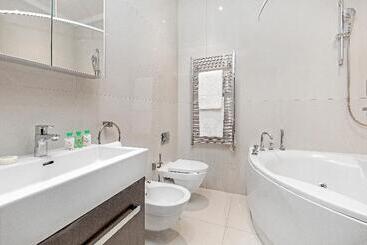 130 Queen S Gate Apartments