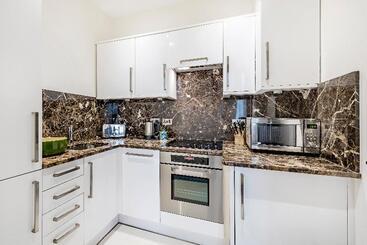 130 Queen S Gate Apartments