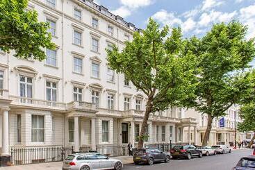 130 Queen S Gate Apartments