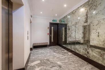 130 Queen S Gate Apartments