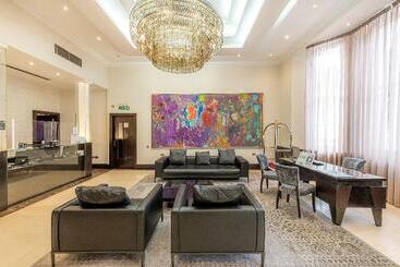 130 Queen S Gate Apartments