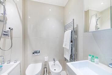 130 Queen S Gate Apartments