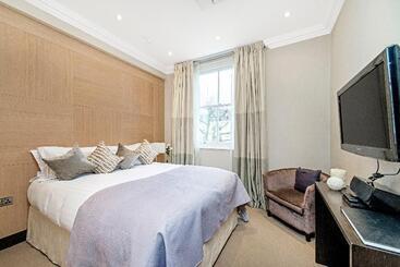 130 Queen S Gate Apartments