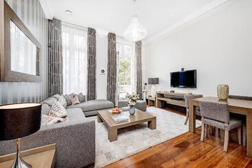 130 Queen S Gate Apartments