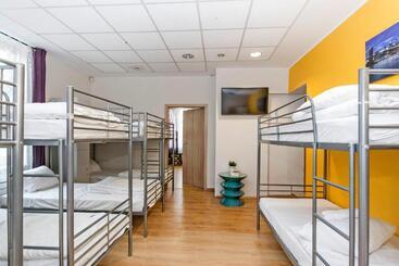 3 City Hostel