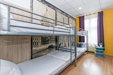 3 City Hostel