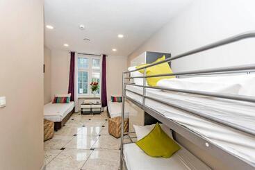 3 City Hostel
