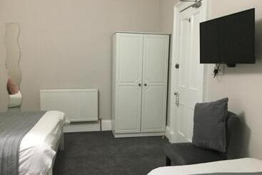 تختخواب و صبحانه Amaryllis Guest House