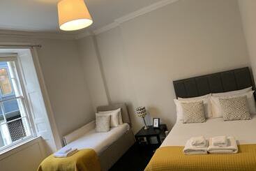 Bed and Breakfast Bide Collective