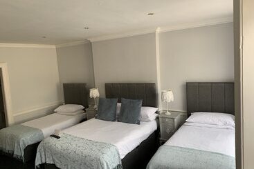 Bed and Breakfast Bide Collective
