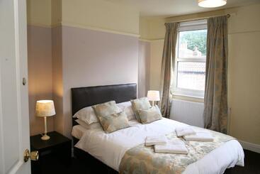 تختخواب و صبحانه Gillygate Guest House