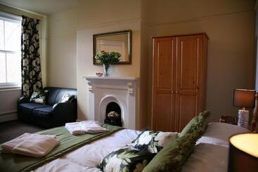 تختخواب و صبحانه Gillygate Guest House