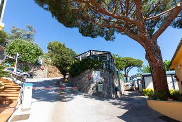 Camping Bungalows El Far