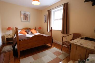 هتل An Caislean Guest House