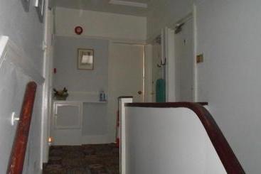 هتل Brentwood House