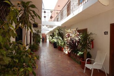 هتل Cabo Cush