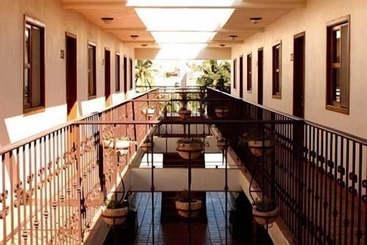 هتل Cabo Cush