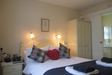 هتل Caledonia Guest House