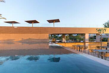 هتل Cavo Zoe Seaside