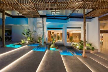هتل Cavo Zoe Seaside