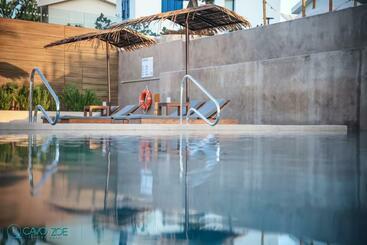 هتل Cavo Zoe Seaside