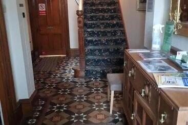 هتل Cedar Villa Guest House
