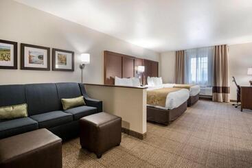 호텔 Comfort Suites At Par 4 Resort