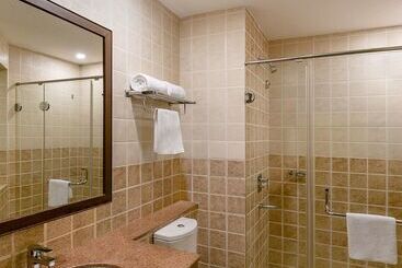هتل Country Inn & Suites By Radisson, Goa Candolim
