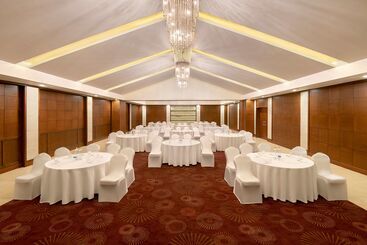 هتل Country Inn & Suites By Radisson, Goa Candolim