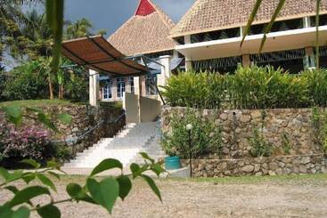 هتل Deli River And Restaurant Omlandia