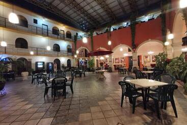 هتل Doralba Inn