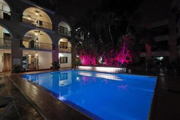 هتل Doralba Inn