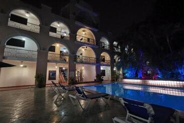 هتل Doralba Inn