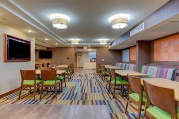 هتل Fairfield Inn By Marriott Burlington Williston