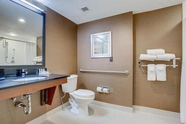 هتل Fairfield Inn By Marriott Burlington Williston