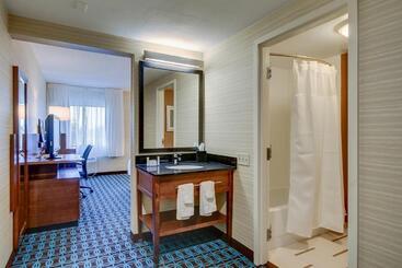 هتل Fairfield Inn By Marriott Burlington Williston