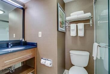 هتل Fairfield Inn By Marriott Burlington Williston