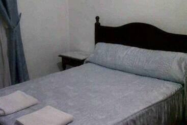 هتل Hostal Medina